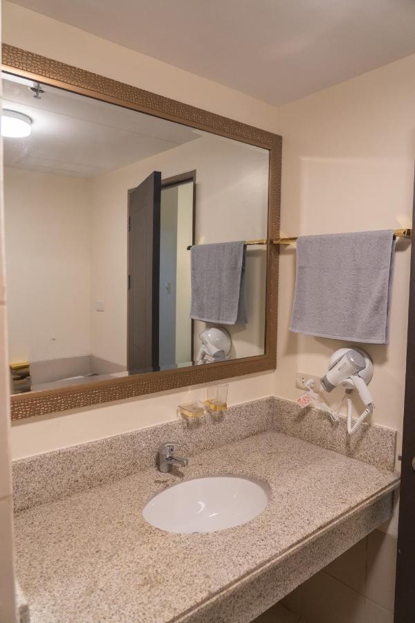 2 Bedroom At Bristle Ridge Baguio City Exterior photo